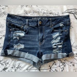 💙 American Eagle High Rise Distressed Denim Shorts
